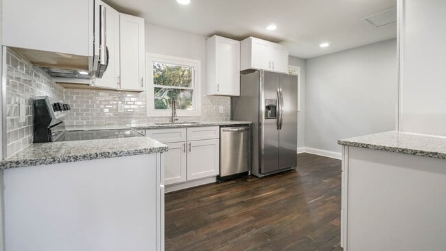 Building Photo - Stunning 4 Bedroom Single Family Home Laurel!