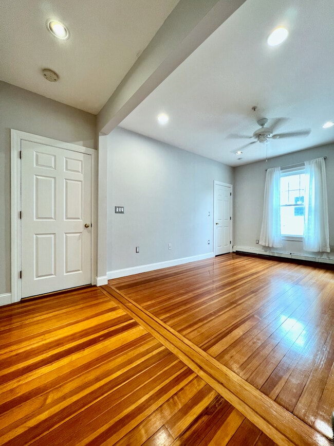 Building Photo - 102 Salem St