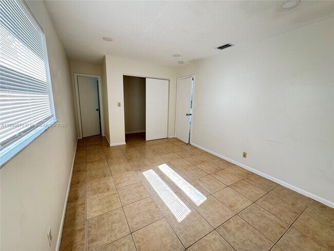 Foto del edificio - 606 SW 5th Ave