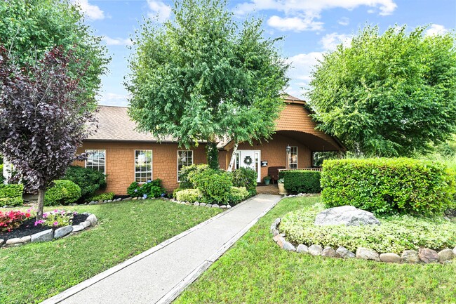 Building Photo - Two Bedroom Contemporary Style Apartment o...