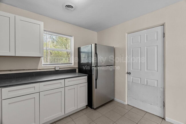 Foto del edificio - 10140 Earl Dr