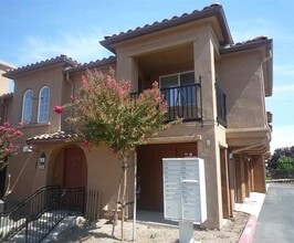 Building Photo - 10 Meritage Common
