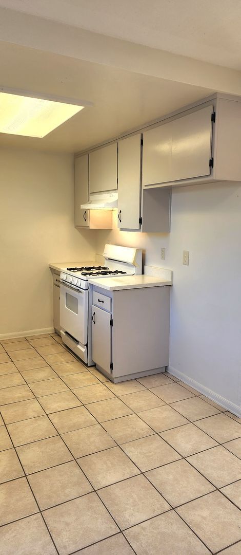 Building Photo - 866