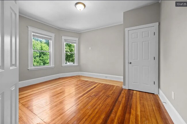 Foto del edificio - Sleek & Spacious 3-Bedroom Haven – Dorchester, MA