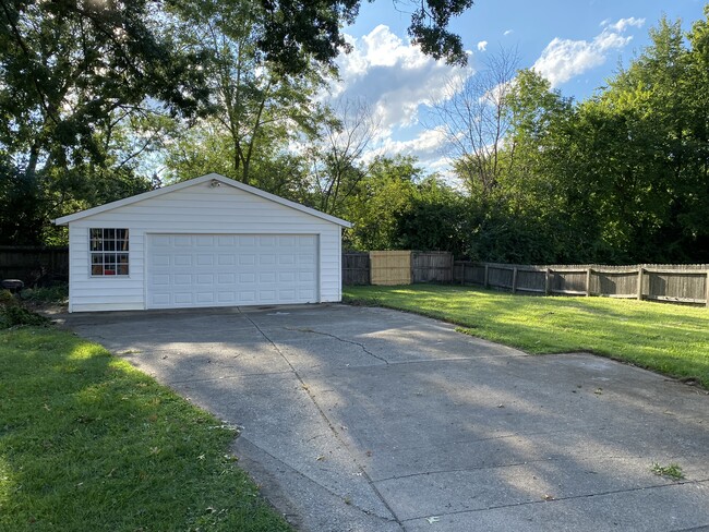 Large garage with lots of storage space! - 6021 Hammel Ave