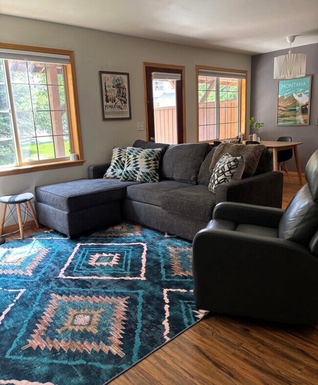 Foto del edificio - 2938 Warbler Way