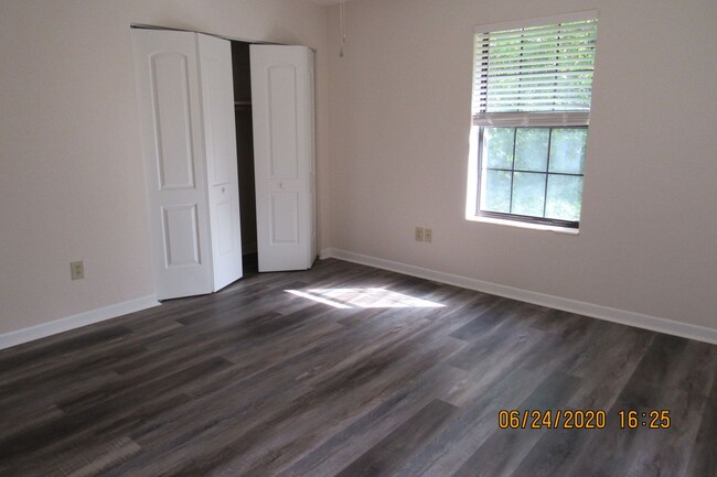 Building Photo - Newly renovated 3 bedroom 2 bath in Oaklan...