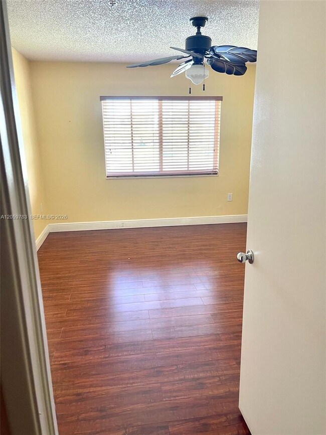 Foto del edificio - 4540 NW 107th Ave