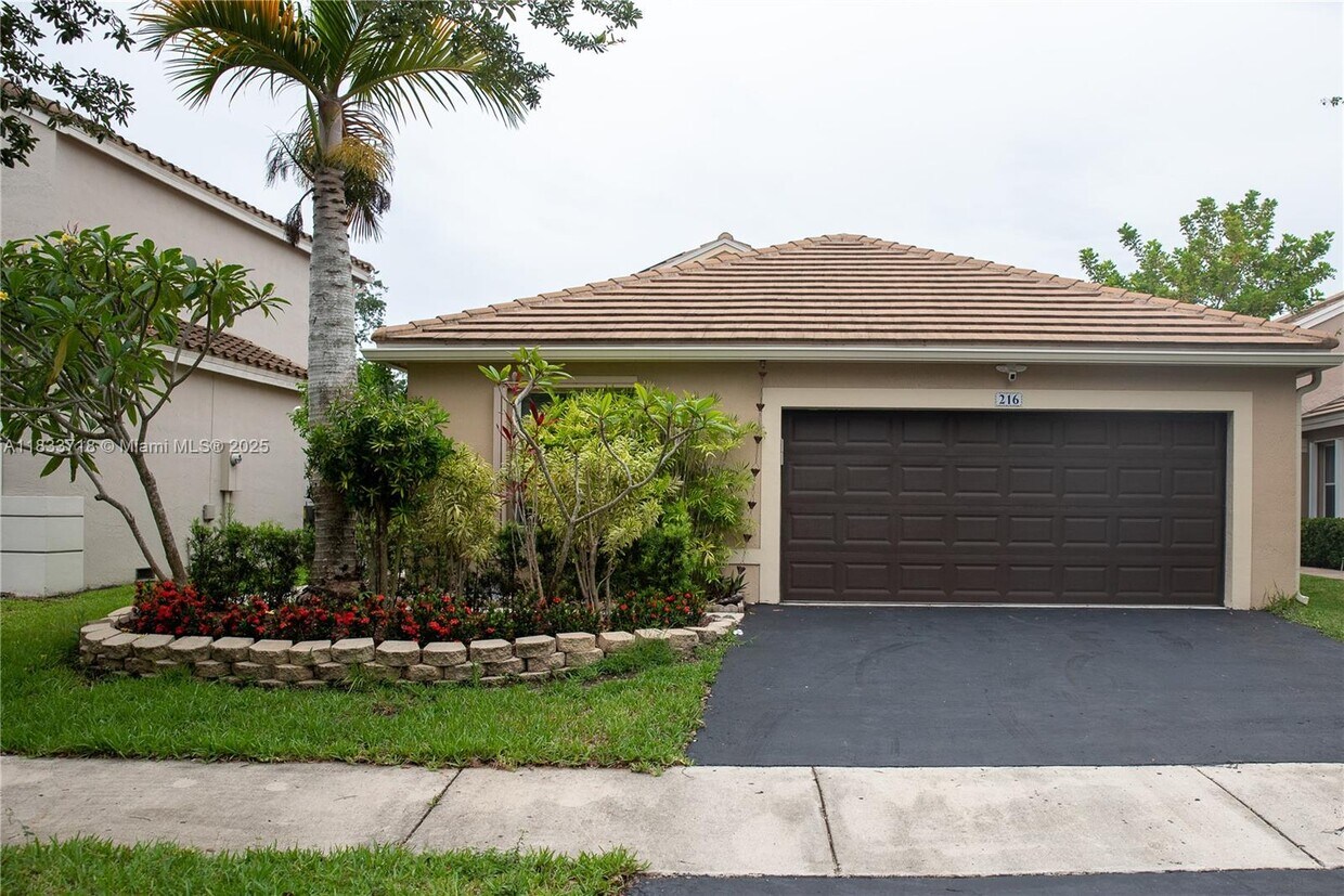 Primary Photo - 216 E Bayridge Dr