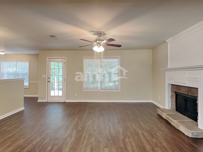 Foto del edificio - 241 Hunters Chase