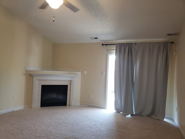 Building Photo - 1800 Balmoral Dr