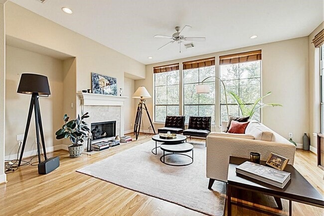 Building Photo - 5422 Lillian St