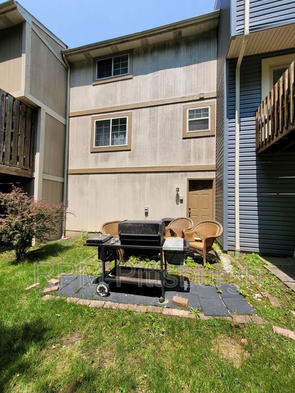 Building Photo - 408 Timber Dr