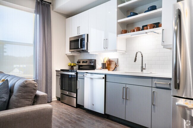 1BR, 1BA - 589SF - The Marlowe