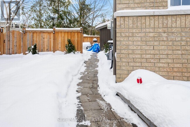 Photo du bâtiment - 30 Westminster Cir