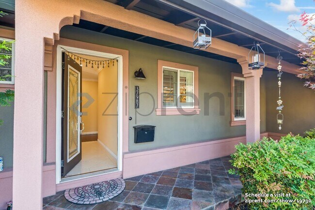 Building Photo - 37987 Alta Dr