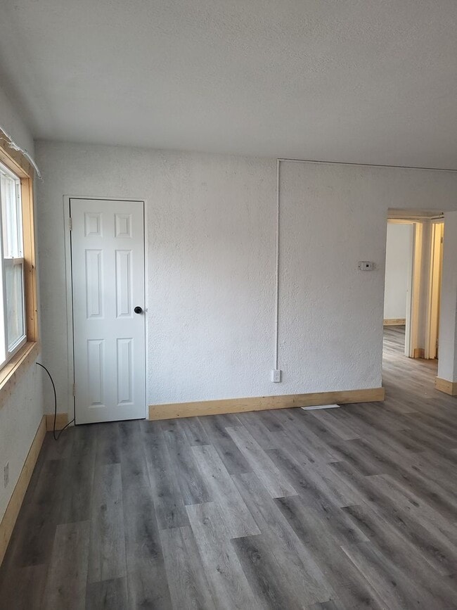 Foto del edificio - 244 Westwood Rd