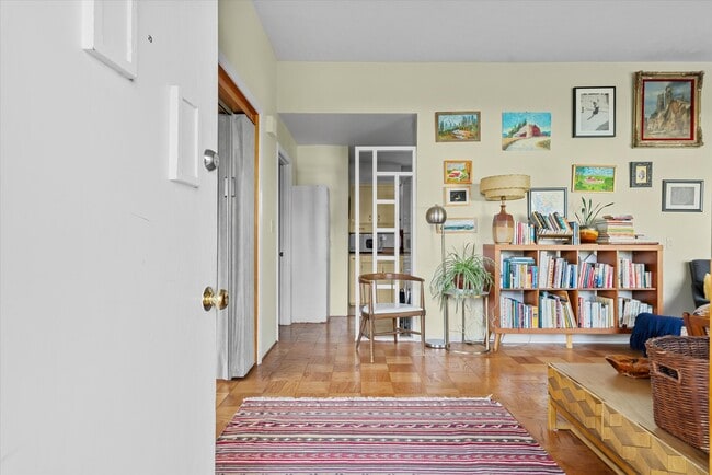 Foto del edificio - 7309 N Wilbur Ave