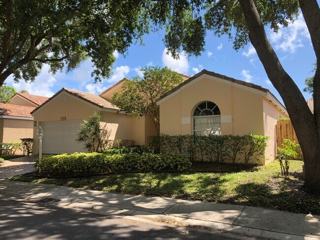 Building Photo - 1072 Siena Oaks Cir E