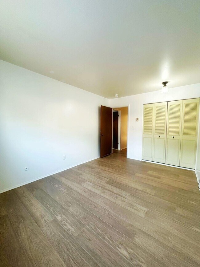 Foto del edificio - 7355 Woodview St