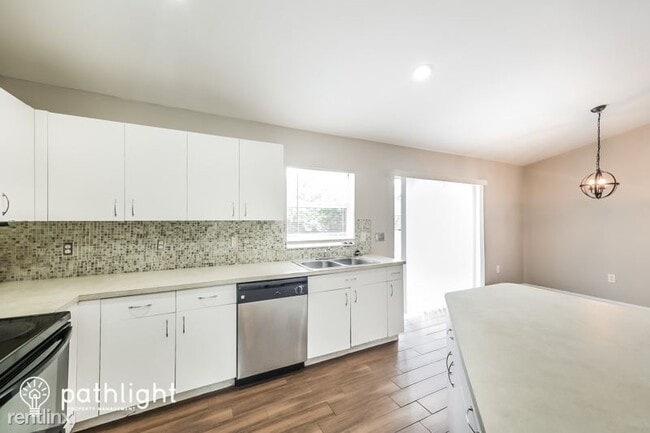 Building Photo - 3 br, 2 bath House - 8811 Buckingham Road ...