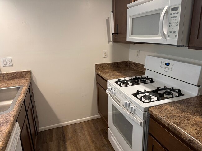 Kitchen - 2001-2009 E 7th street Apartments