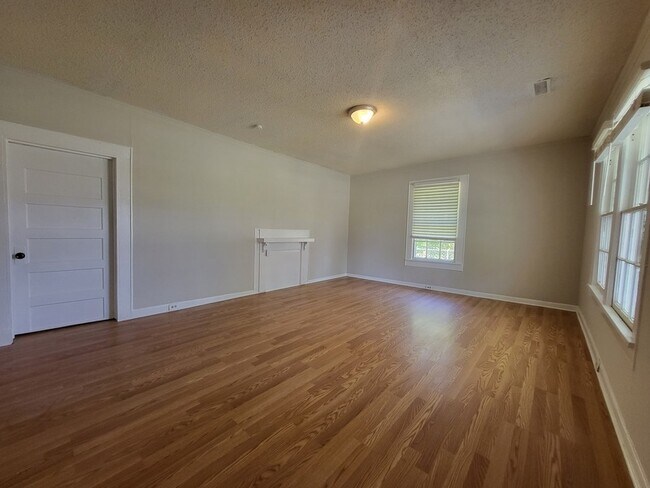 Building Photo - 205 S Weldon St