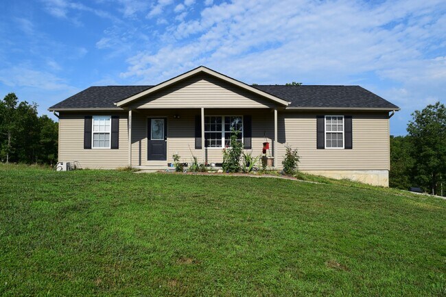 Foto del edificio - Beautiful 3 Bedroom, 2 Bathroom Home On Mi...