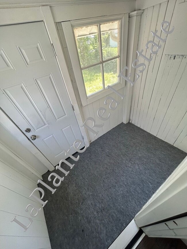 Building Photo - Beautiful 3-Bedroom Home with Modern Touch...