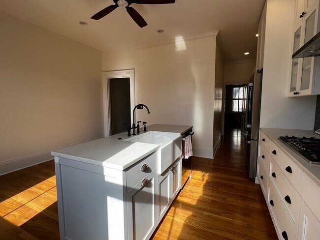 Building Photo - 92 Thorndike St