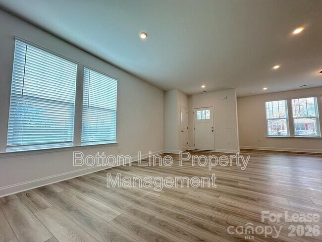 Foto del edificio - 2938 Clyde Dr