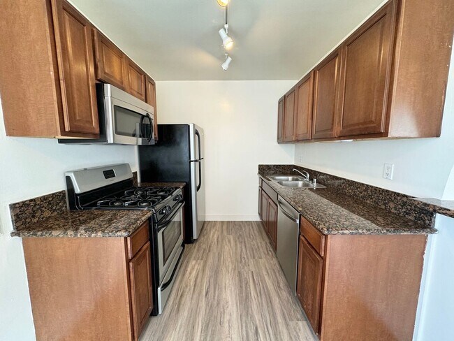 Foto del edificio - 3631 Midvale Ave