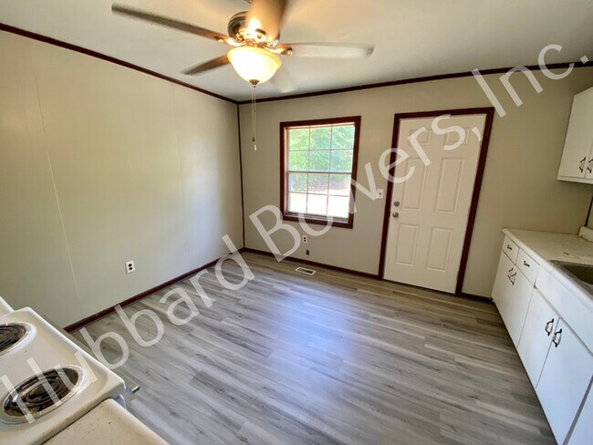 Building Photo - 115 Ballenger Rd