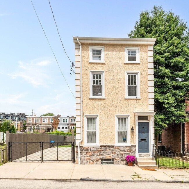 Photo - Spacious Detached 4BR/2.5BA Home in Mount ...