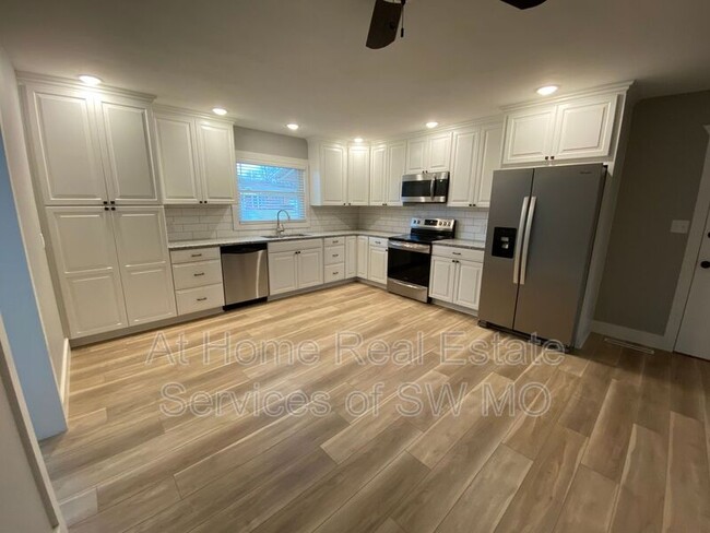 Building Photo - 2920 E Inglewood Ct