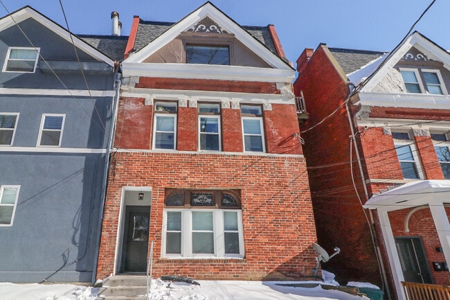 Foto del edificio - 2228 Kemper Ln