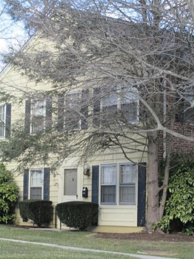 Foto principal - 3 Bedroom 2.5 Bath Townhouse