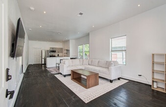 Building Photo - 3309 Webster St