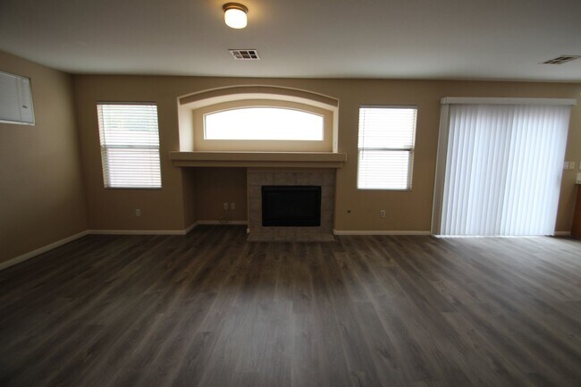 Building Photo - BEAUTIFUL 2 STORY SINGLE FAMILY HOME LOCAT...