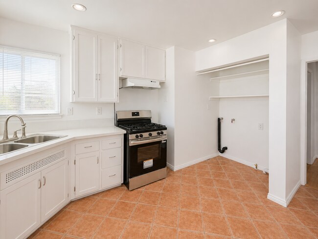 Foto del edificio - Charming Lakewood Home- Available for showings March 1st!