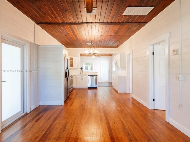 Foto del edificio - 229 SW 3rd Pl