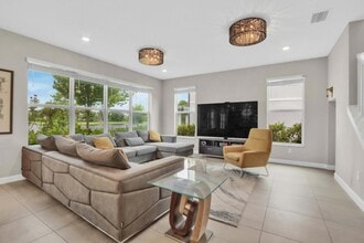 Building Photo - 1304 Whitcombe Dr