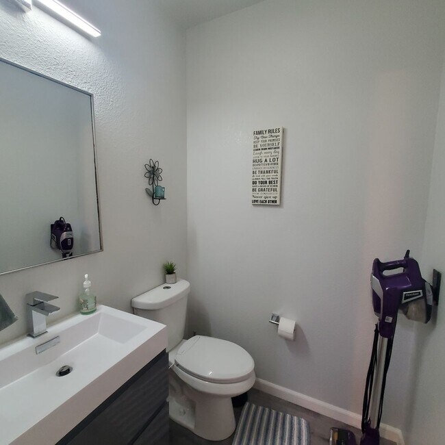 Foto del edificio - Modern Concord Townhouse 3/2.5 near BART &...