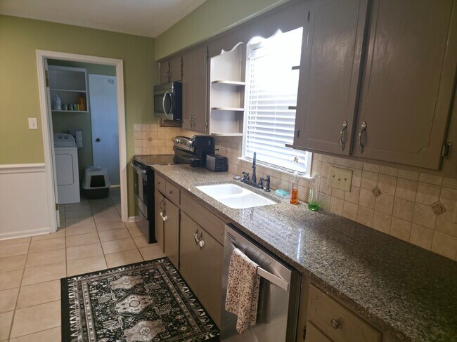 Foto del edificio - 738 Forestdale Dr