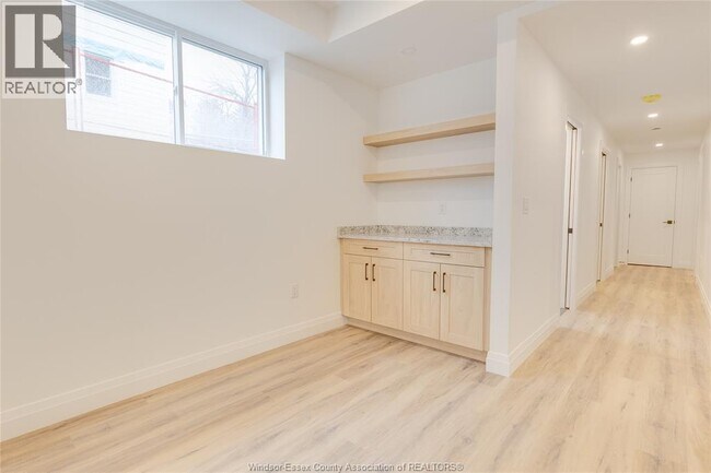 Photo du bâtiment - 2451 Westminster Blvd