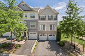 Building Photo - 12807 Lotte Dr