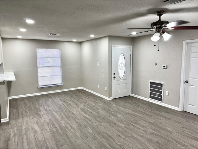 Foto del edificio - 10206 Buena Park Dr