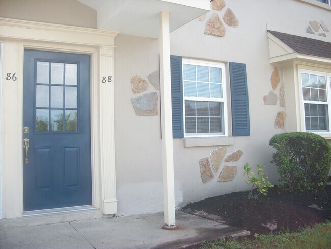 Puerta principal - 88 Wexford Dr