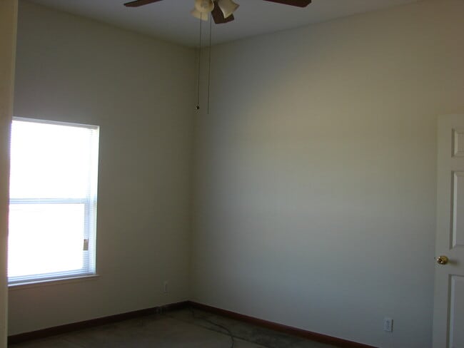 Building Photo - 4 Bedroom in Arboga! Coming Soon!