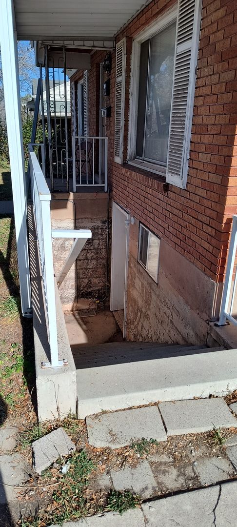 Building Photo - 2 bedroom 1 bath unit! Near SUU!